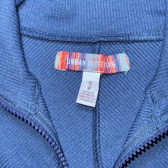 Urban Outfitters Zip Up Yoga Jacket in size SMALL - Picture 3 of 7